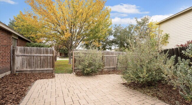 Building Photo - "Charming 3-Bedroom Oasis on Cherokee Blvd with 2 Full Baths – 1425 Sq Ft of Cozy Living in New B...