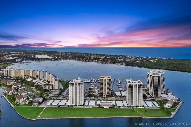 Building Photo - 132 Lakeshore Dr