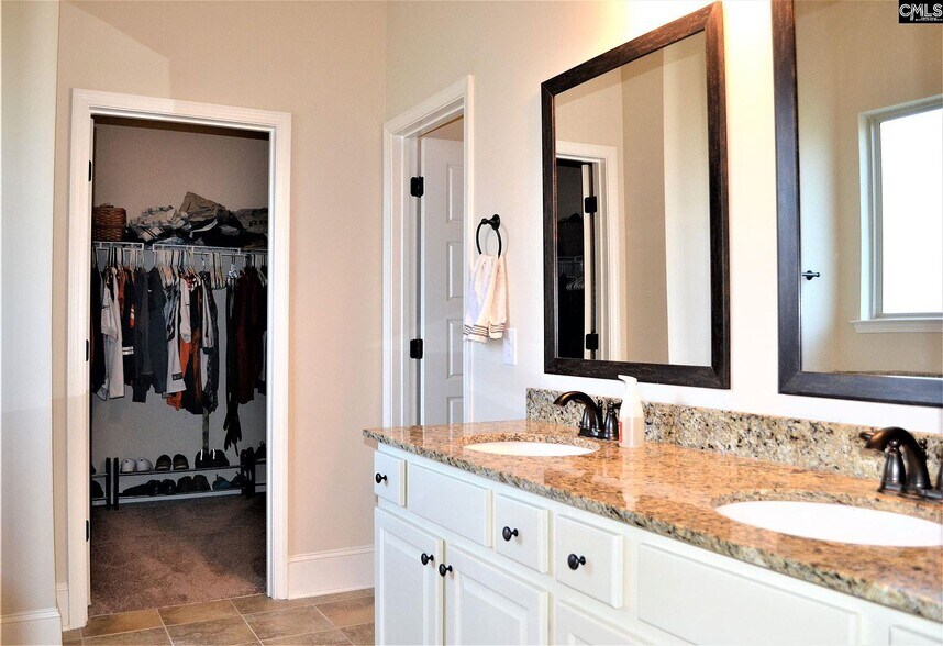 Building Photo - 304 White Oleander Dr