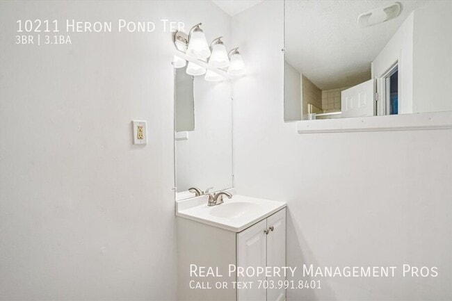 Building Photo - 10211 Heron Pond Terrace