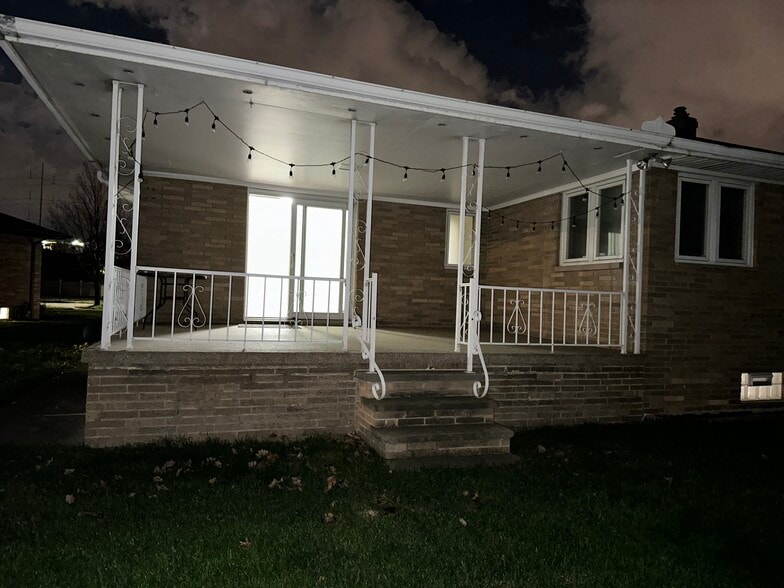 Building Photo - 9574 Idlewood Dr