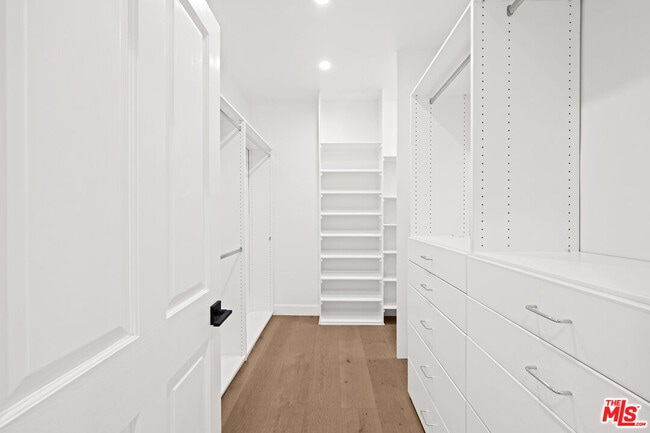 Building Photo - 6024 Paseo La Vista