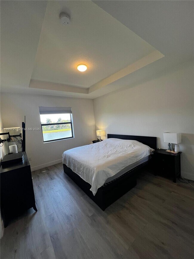 Building Photo - 5942 Mustang Manor