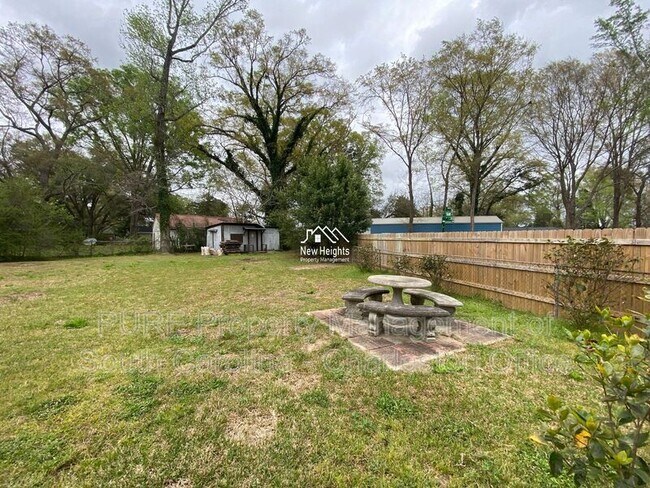Building Photo - 371 Furman Ln