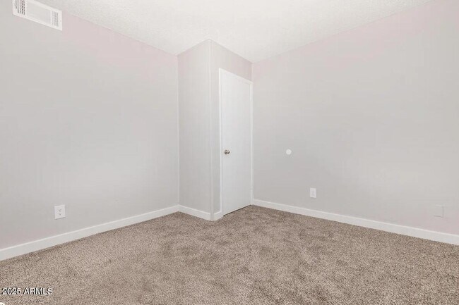 Building Photo - 10860 N 85th Ave