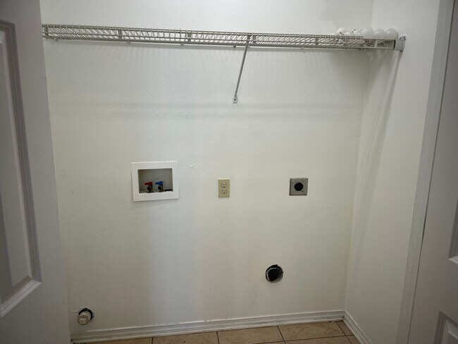 Building Photo - 3013 Palmetto St