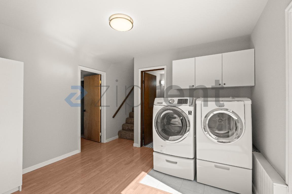 Building Photo - Unit