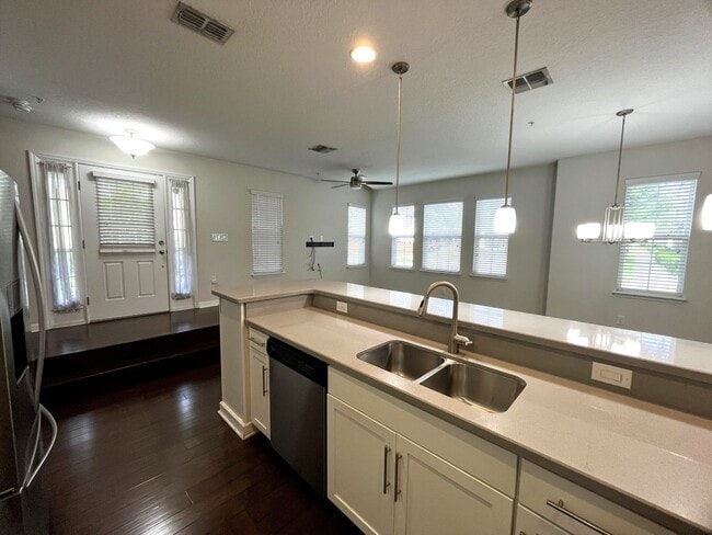 Building Photo - 677 Oak Lake Ln