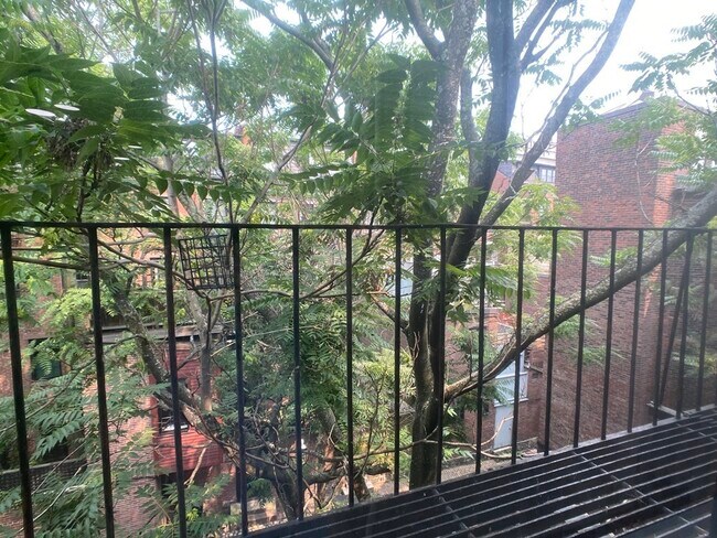 Building Photo - 107 Charles St