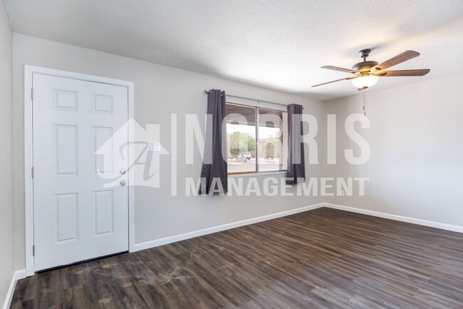 Building Photo - Convenient, Beautifully Updated Space Available Now!