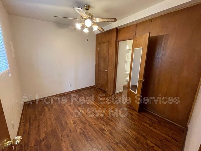 Building Photo - 1836 S Sieger Dr