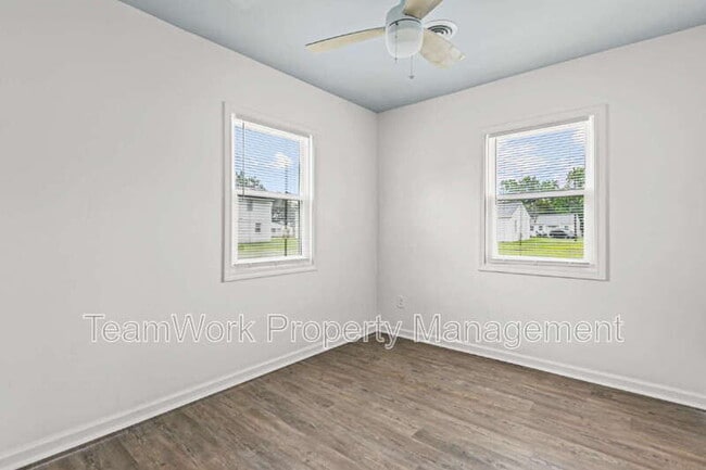 Building Photo - 3015 Azalea Dr