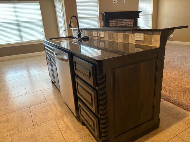 Building Photo - Large four bedroom home in Edmond