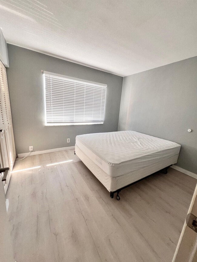 Building Photo - 3550 NW 8th Ave