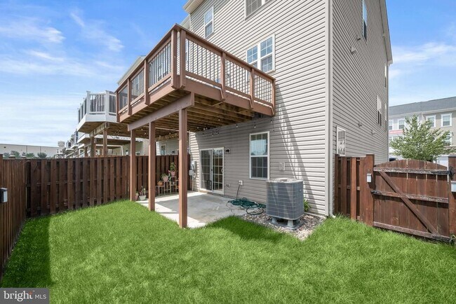 Building Photo - 212 Upper Brook Terrace