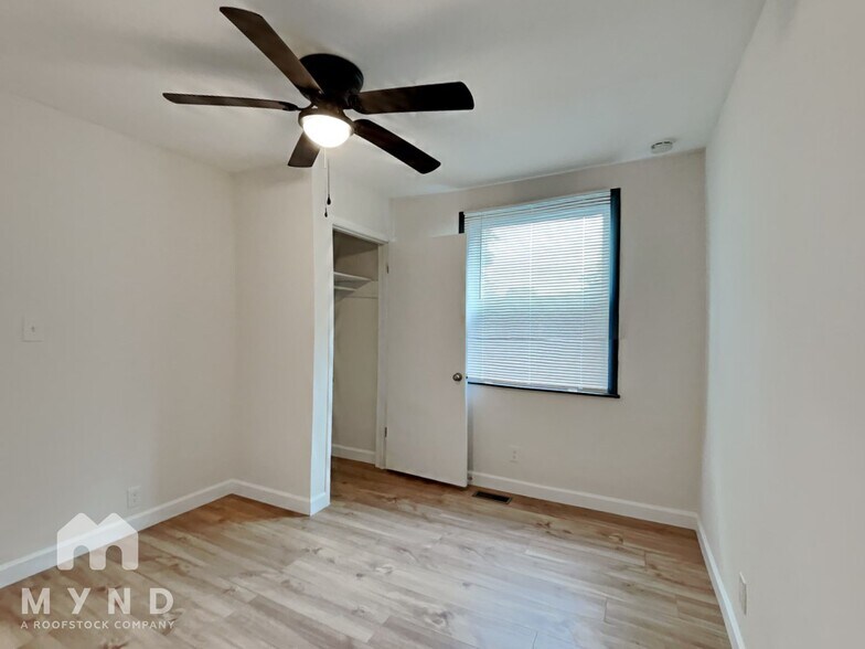 Building Photo - 352 Melpar Dr