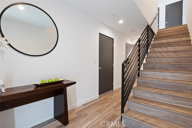 Building Photo - 13536 Vanowen St