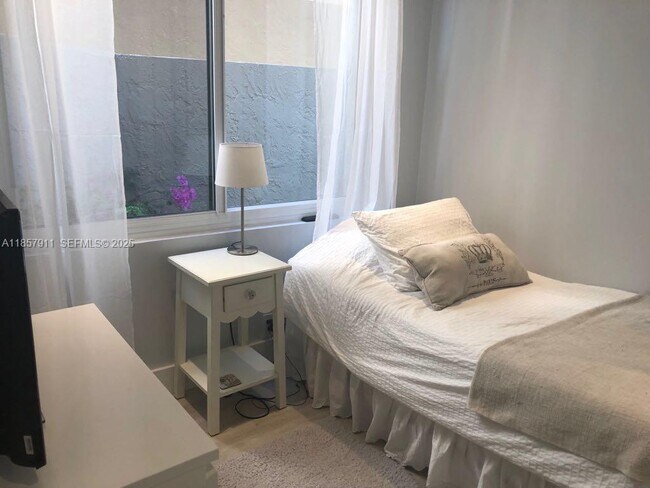 Building Photo - 201 Crandon Blvd