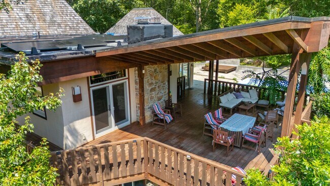 Building Photo - Private Architectural Estate Minutes from Westerly Beaches