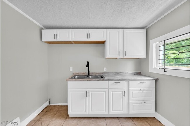 Building Photo - 3153 W 88th St