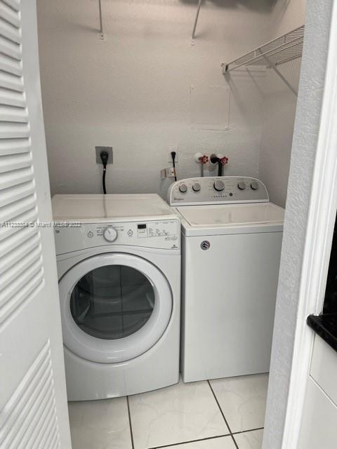 Building Photo - 9340 Fontainebleau Blvd