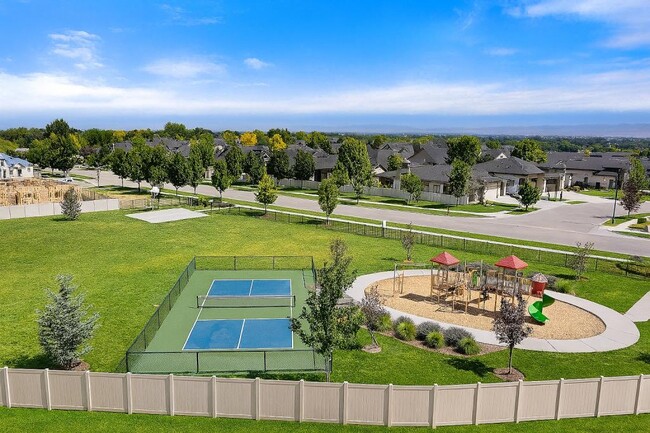 Building Photo - 476 W Buroak Dr