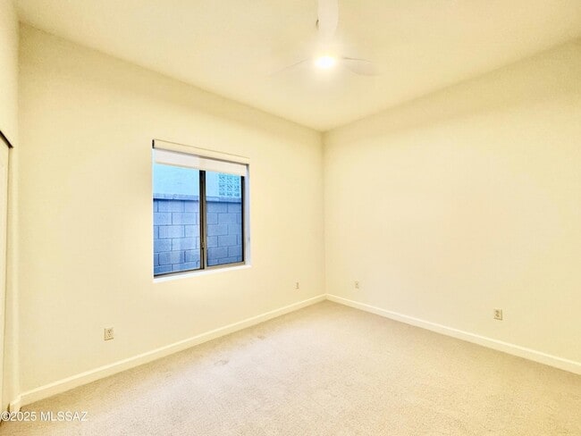 Building Photo - 5926 N Campo Abierto