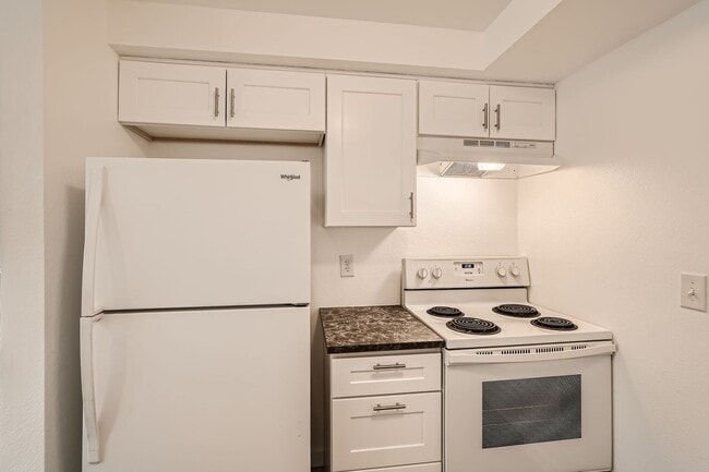 Building Photo - 2025 C St SE