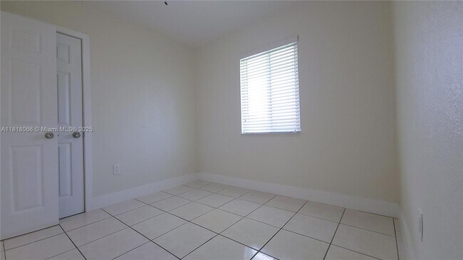 Building Photo - 7410 SW 37th St