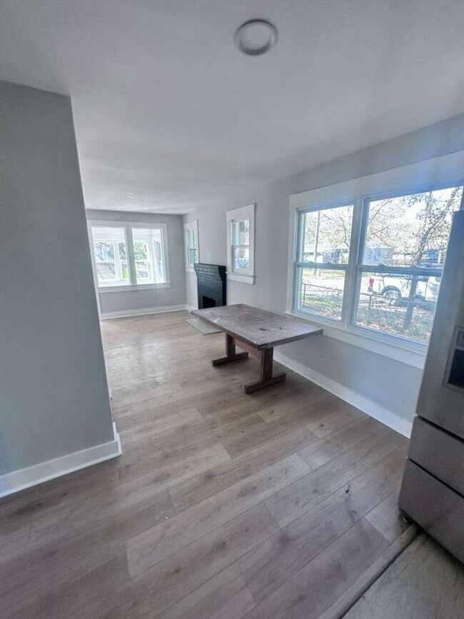 Building Photo - ***TWO WEEKS FREE*** Charming 2BR Home for Rent in Jacksonville – Prime Investment Opportunity!