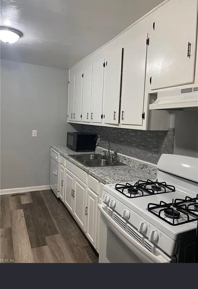 Building Photo - 633 42nd St