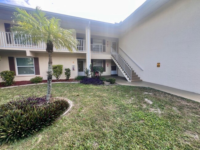 Primary Photo - Charming 2-Bedroom and 2 bathroom First Fl...