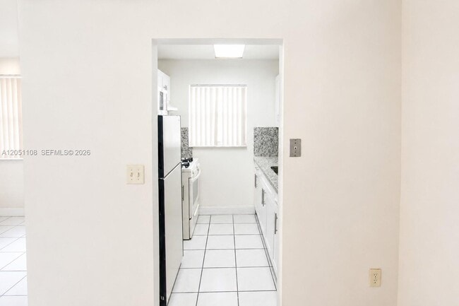 Building Photo - 1655 W 44th Pl