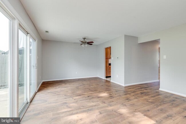 Building Photo - 6204 Red Haven Dr