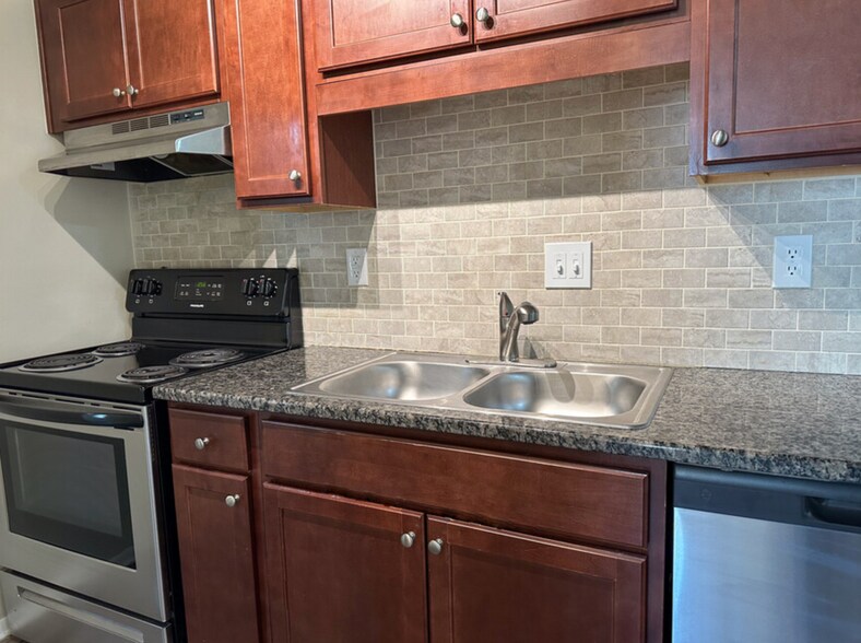 Building Photo - 5312 Justin Ct