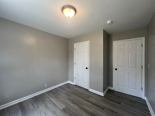 Building Photo - Newly renovated 3 bed and 1 bath house near ETSU and VA