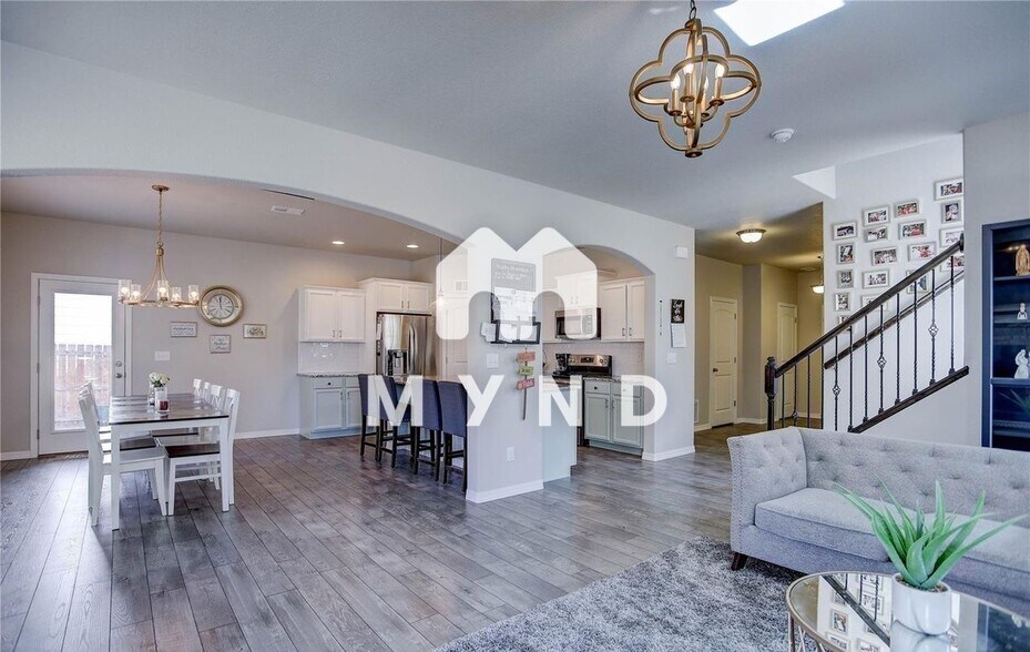 Building Photo - 7074 New Meadow Dr