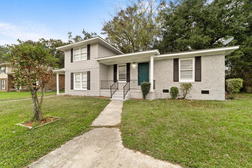 Front Yard - 138 Braly Dr