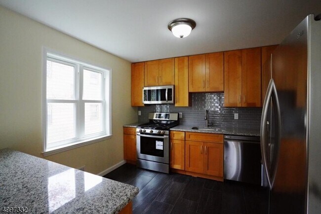 Building Photo - 7 Brown St