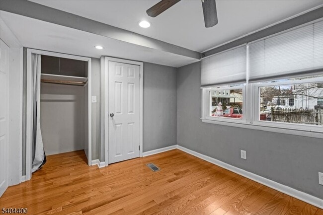 Building Photo - 32 W New St