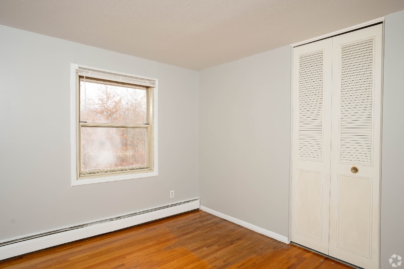 Building Photo - 14 Revere Dr