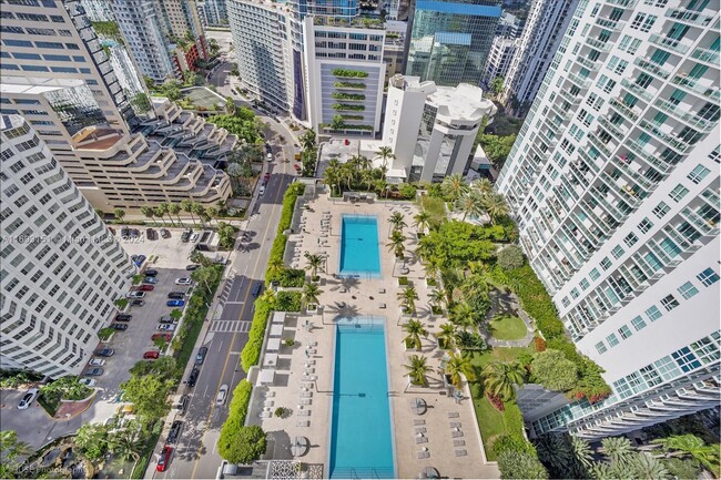 Building Photo - 950 Brickell Bay Dr