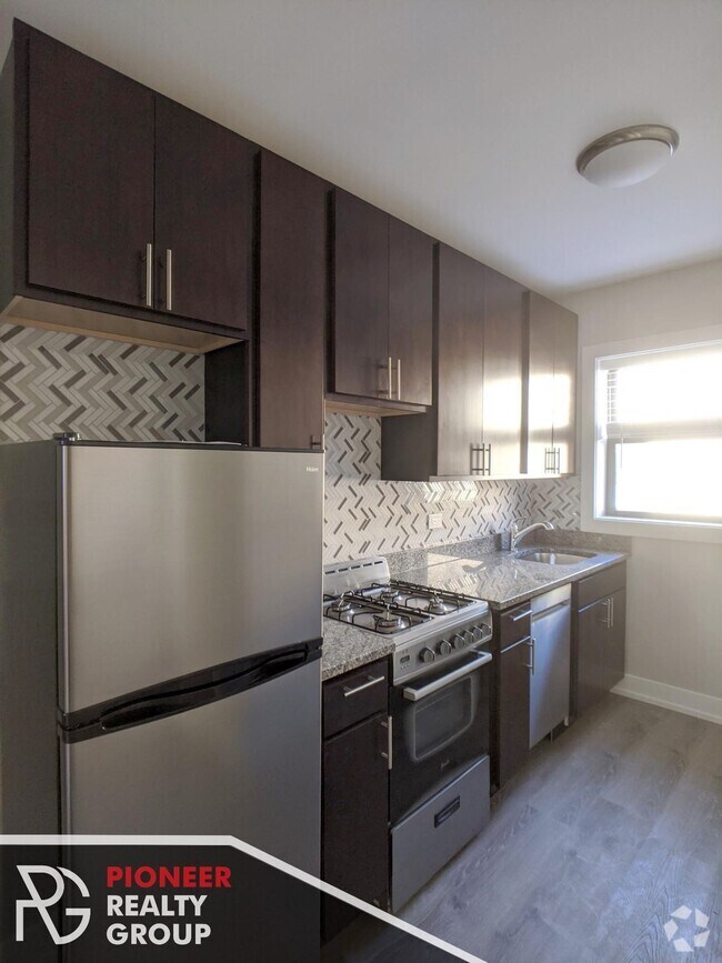Building Photo - 423 W Belden Ave