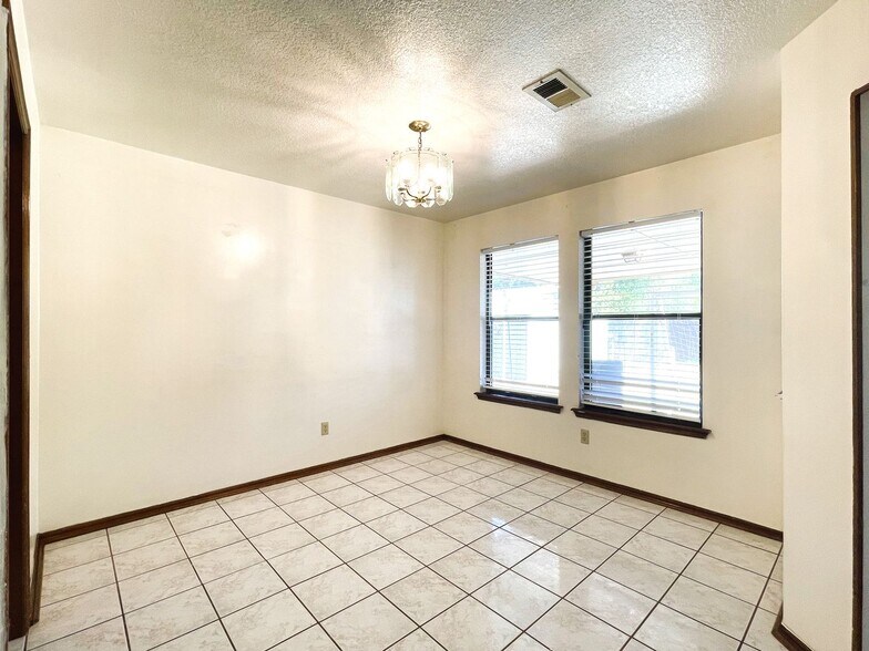 Building Photo - 5804 Republic Dr