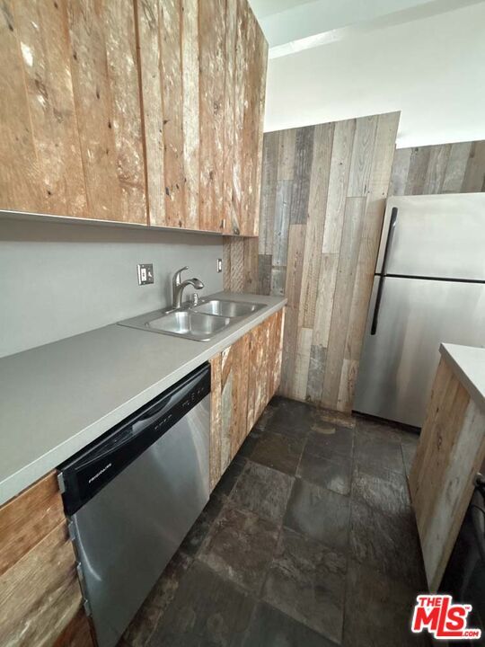 Building Photo - 915 Broadway St