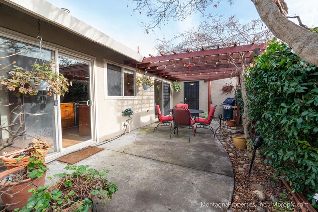 Building Photo - Spacious & Bright Los Gatos Home w/AC and ...