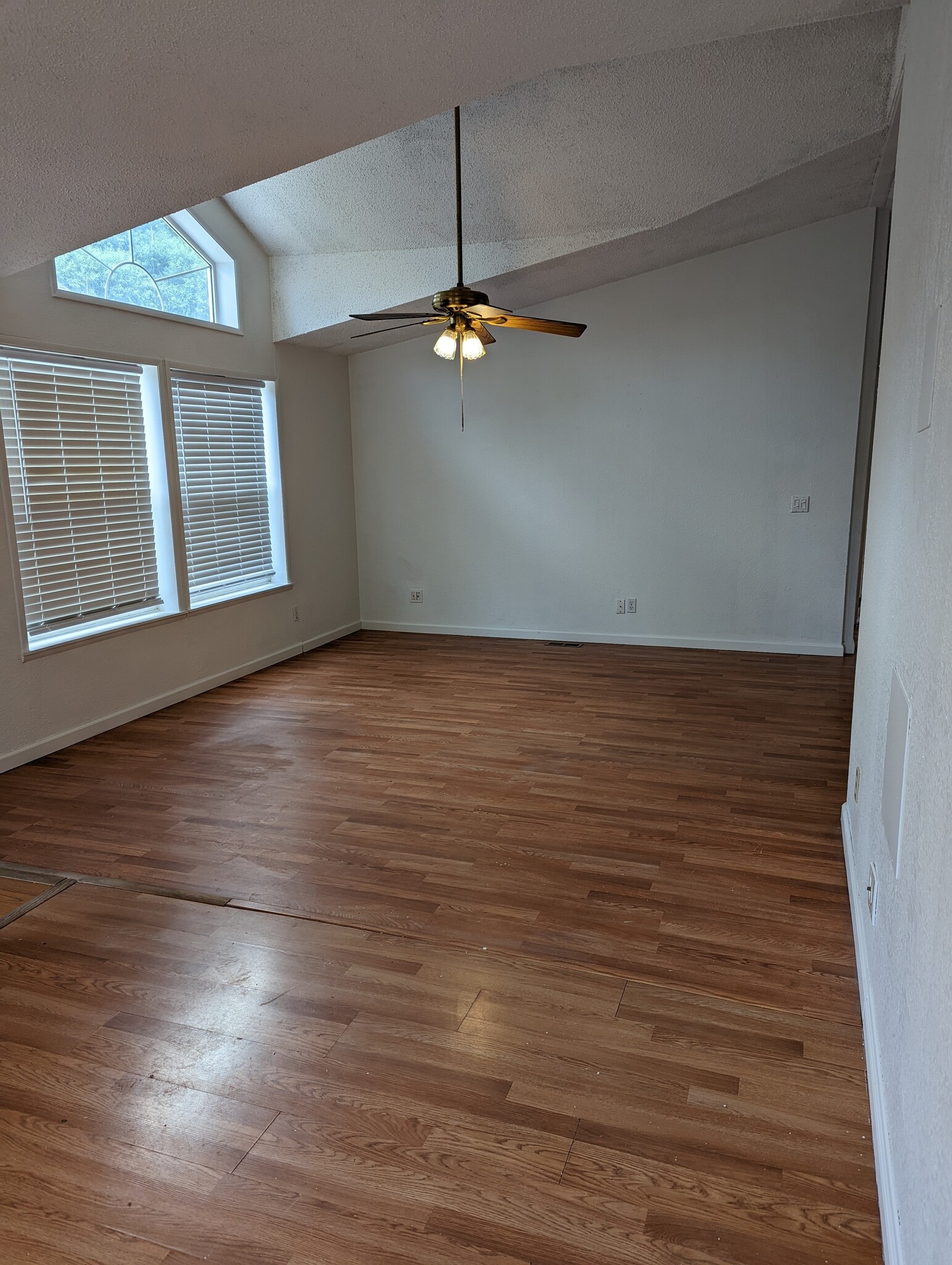 Building Photo - 514 Holbrook St