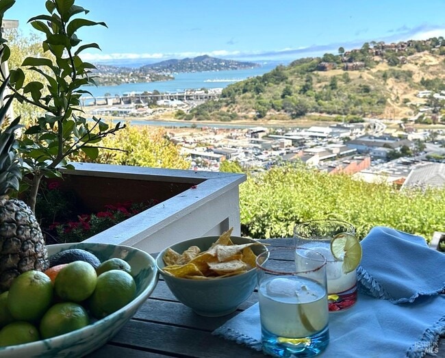 Building Photo - 201 Cleveland Ct