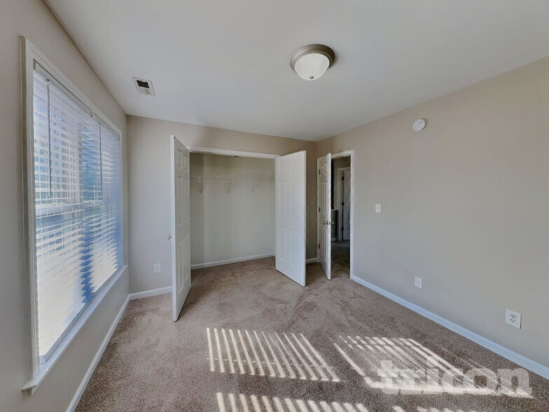 Building Photo - 376 Collinsworth Dr