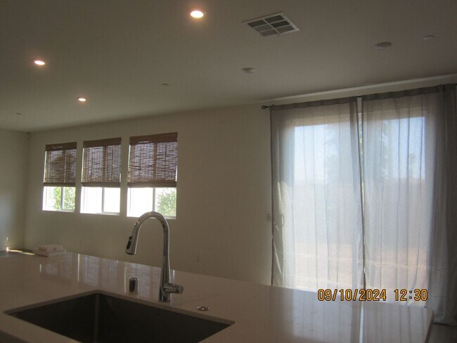 Building Photo - Luxury Townhome in Moreno Valley